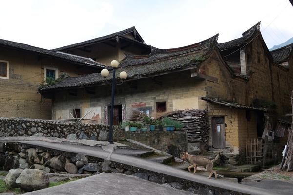 yaoyongjun's tweet photo. 福建土楼2 http://t.co/zty0YrXPS4