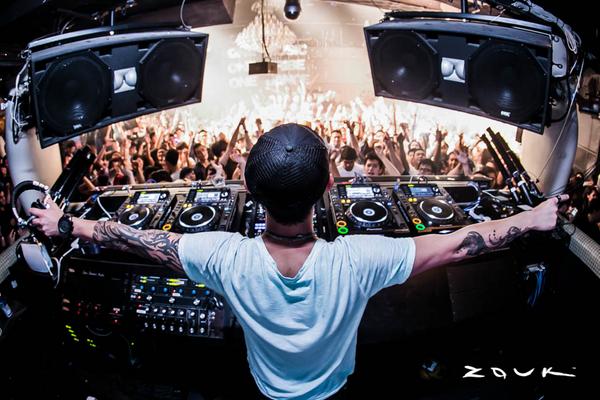 zouksingapore's tweet image. Heading into #Transfix in just a few. @shogunmusic tonight.
