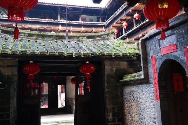 yaoyongjun's tweet photo. 福建土楼2 http://t.co/zty0YrXPS4