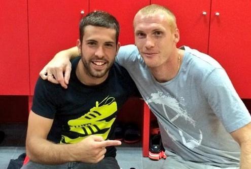LaTdT's tweet photo. FOTO. La benvinguda de Jordi Alba a Mathieu:
http://t.co/sK41ErO0WA #fcblive #MathieuFCB #latdp http://t.co/x92NKwFaRg