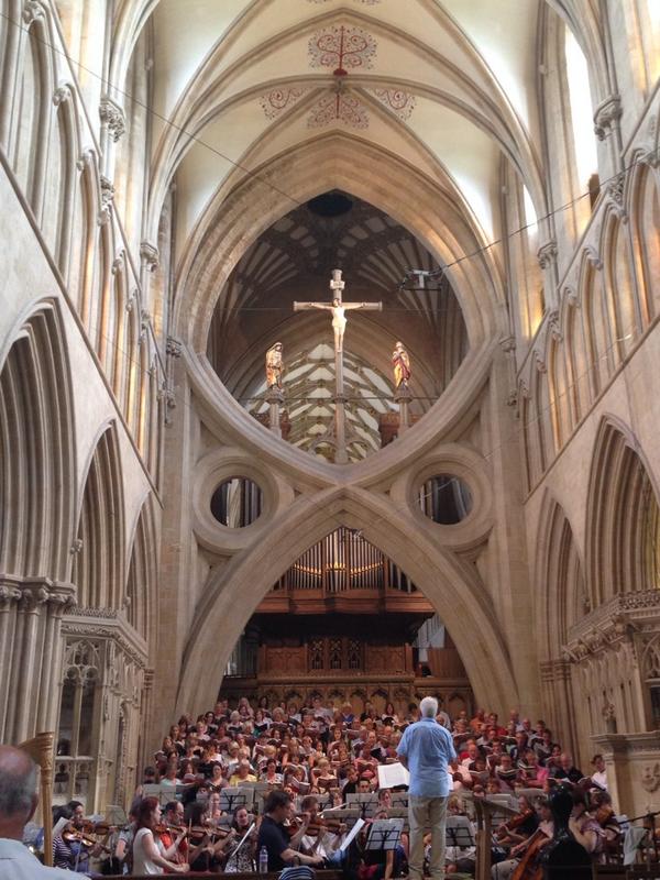 .@sinfoniasouth rehearsing with <a href="/Somerset_Choir/">SomersetChamberChoir</a> in beautiful (and cool!) <a href="/WellsCathedral1/">Wells Cathedral</a> #elgar #parry