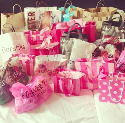 EstiloDeChicas's tweet photo. RT SI QUIERES UNAS COMPRAS ASÍ ♥ http://t.co/kaGDMR52Rv