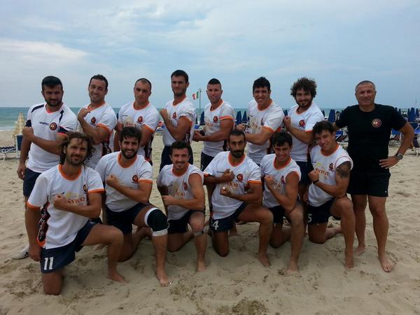 HellfishRugby's tweet photo. Prima partita del pomeriggio al #MasterFinale @librstaff persa contro gli #StraniTipi 12-2 ... ora @Sabbie_Mobili http://t.co/QoxlOqxFKf
