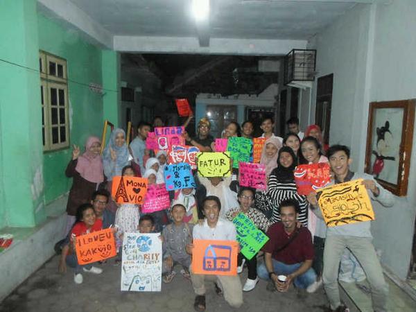 sebelum pulang, poto2 dulu dgn hasil karya kenang kenangan yang dibuat sblm puasa,,semoga berkesaan :)