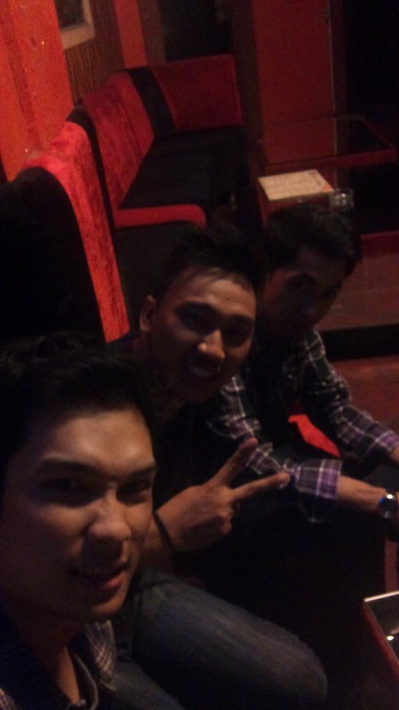AlpabetBand's tweet photo. Sebelum perform at maitrin Resto &amp; Lounge.. http://t.co/7Bgx9iLHtJ