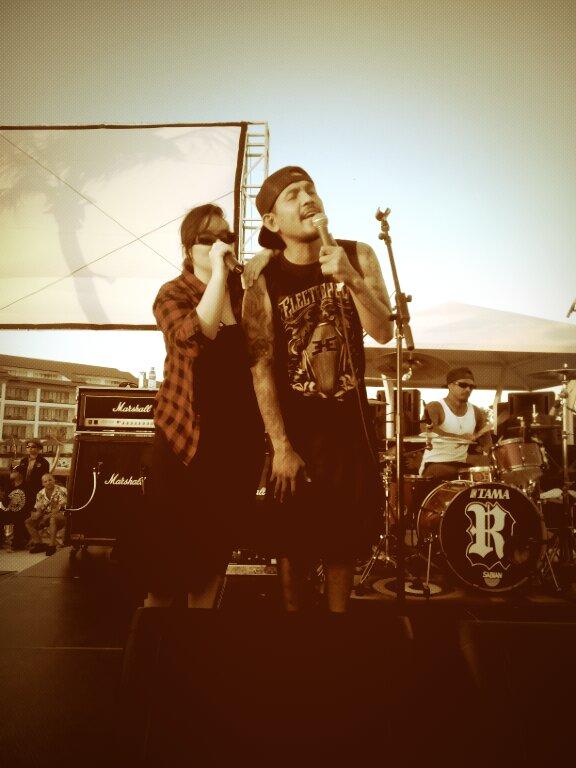 sari_nymphea's tweet photo. :) RT @dhi_GJ_OSD: @BOBBYBIKUL  feat @sari_nymphea..sunset di tanah anarki n burn for you..#lv8resort @BALICINTA_FEST http://t.co/zZahPhtgvr