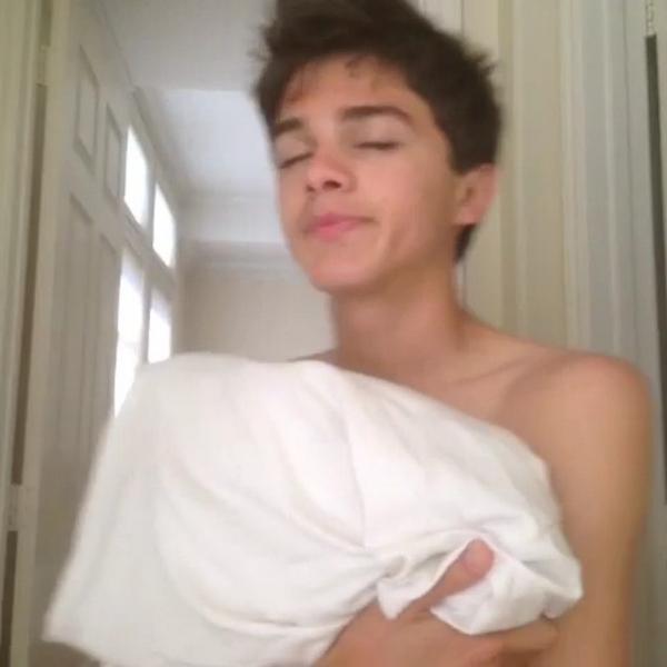 <a href="/ItsMrBrent98/">Brent</a> looks so cute right  when he wakes up