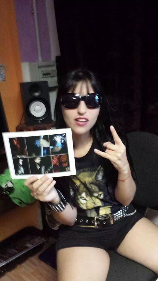 phenium's tweet image. Our singer @arianna_yt signing a postcard for a fan from Slovakia ;) GO PHENIUN ARMY!