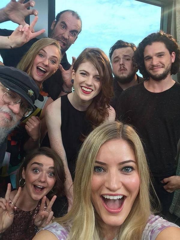 SeriesBolsillo's tweet photo. El selfie de Game of Thrones en  #SDCC http://t.co/jeWSso6naZ