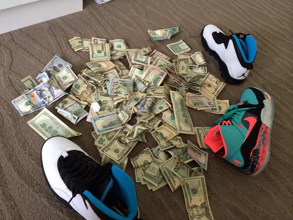 JODYHiGHROLLER's tweet photo. THiS iS WHAT iM WEARiNG TO THE MAD DECENT BLOCK PARTY iN FORT LAUDERDALE TODAY SO DONT COPY ME !! http://t.co/EZmvcbb1jh