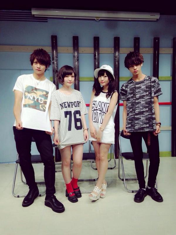 girl_mayuko29's tweet photo. WEGO心斎橋でのイベント。まだ幸せに満ち溢れている。
バトシンくんのことをバシトンって言うてつっこんでくれたり、3回も写真撮ったり、握手したり、など。
ほんとに幸せやった。
このことは、いつまでも忘れない。わたしの宝物。 http://t.co/FsI7Qj11B5