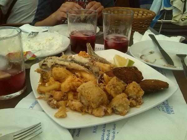 malvarez_12's tweet photo. Comiendo con vistas al mar... Pues eso! http://t.co/RevnaOnl1t