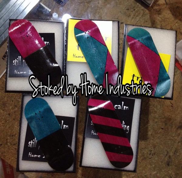 fingerboard031's tweet photo. Ready stock split deck HI fingerboard 32mm medium shape 150k only available @Cosmic_Surabaya 085648001522 enjoy http://t.co/8TQkrAR2Mf
