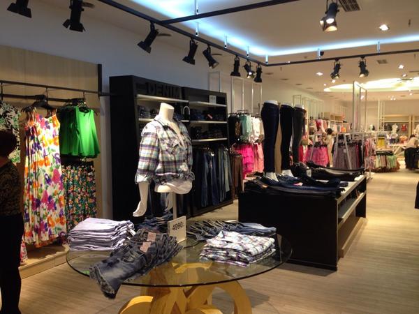 bagshaw2112's tweet photo. Inside the Astana F&F store. #saletime #globalF&F http://t.co/texFiV1m0I