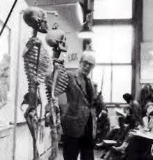 AmandaAlmon78's tweet photo. #AMI2014 Glen Hintz from RIT, gives a great figure drawing lesson and laughs http://t.co/wPwpwCjoOl