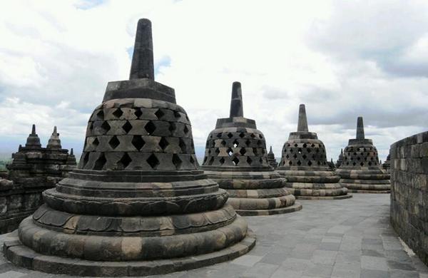 Cc @ikhaListi RT <a href="/JogjaUpdate/">jogjaupdate.com</a>: #jogja <a href="/krisdamai/">krishna murti</a>: candi Borobudur #magelang Jateng
