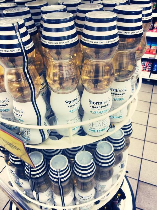 jamster83's tweet photo. GOD HAS ANSWERED!! A wine bottle that breaks into four glasses...!!! http://t.co/FUYNezGSym