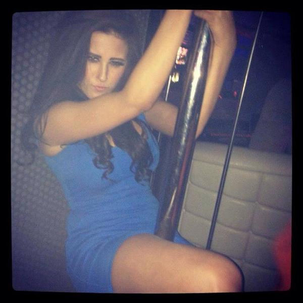 _jasminexx's tweet photo. this pretty much sums up my week in Malia. 😂🙈 http://t.co/0Rixx0yoeM