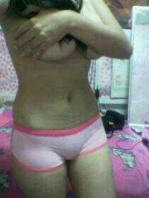 zainalatika89's tweet photo. @I_Love_Toe #bigcameltoe http://t.co/XguivVGMDB