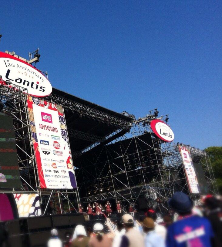 渡部優衣 ランティス祭り 大阪ー 晴れたー O 皆様改めてありがとうございました 万博記念公園は私が生まれ育った町の隣町にあり 小さい頃からよく遊びに行っていたので懐かしく そして感激しました W やっぱ大阪好きやねん Http T