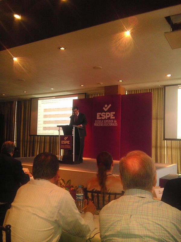 HectorR97890582's tweet photo. En el Diplomado de la nueva Legislación Electoral organizado por la ESPE. http://t.co/EvT5cp9u5Z