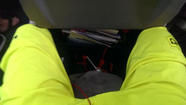 tlmf22's tweet image. America Airlines can brother get a few more inches? #bigmanproblems