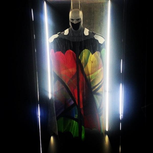 whitewallssf's tweet image. Check out @apexer #batman75 cape @Comic_Con @vice #sdcc2014 #mtncolors #APEX #graffiti #arkhamknight