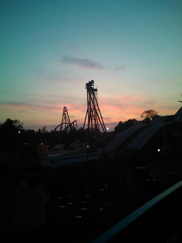 MusicalLina's tweet photo. @THORPEPARK #summernights was too LIVE http://t.co/xWq807bCex