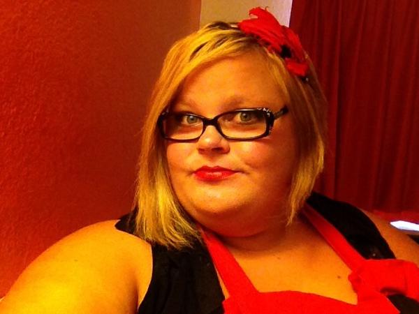 emmesue's tweet image. Housewife Deadpool! That's not sugar or sweetness in the cookies! #SDCC14