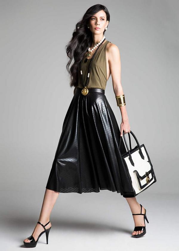 LorenBarake's tweet photo. Cartera "Diana" en la revista @Infashion_Co 
http://t.co/s5CborHSw6 http://t.co/hp4krZIC43