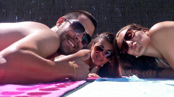 _VickyAlite's tweet photo. Compás de curro, piscina antes de irse a currar! @Peruja23 #Rober http://t.co/sirjbwxxqT