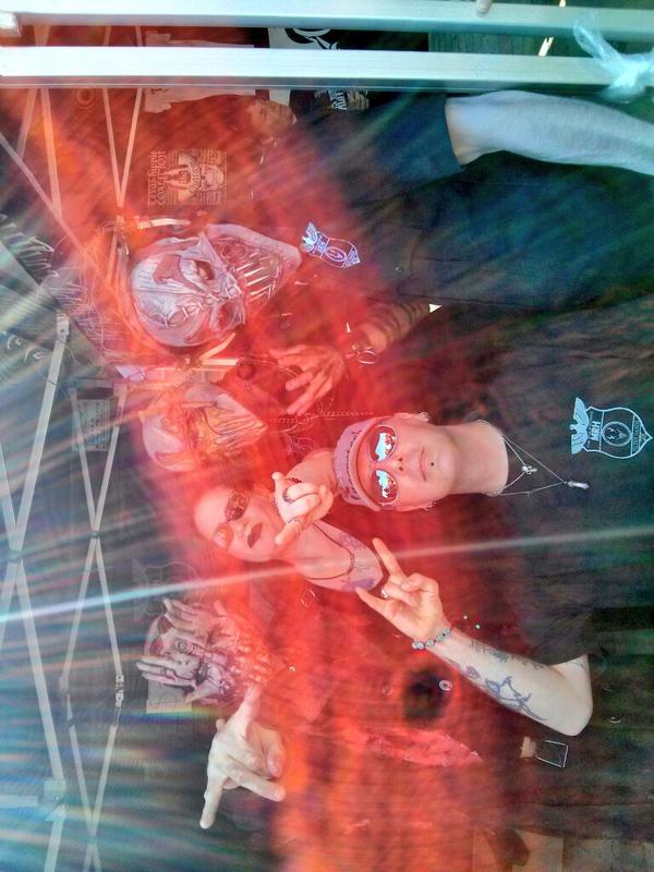 gnawblock's tweet photo. @edgecrusher2527 @JeffNothing @FilthyHandsCo #MayhemFest Meeting J-No, Church and St1tch. http://t.co/dCslsxlc5m