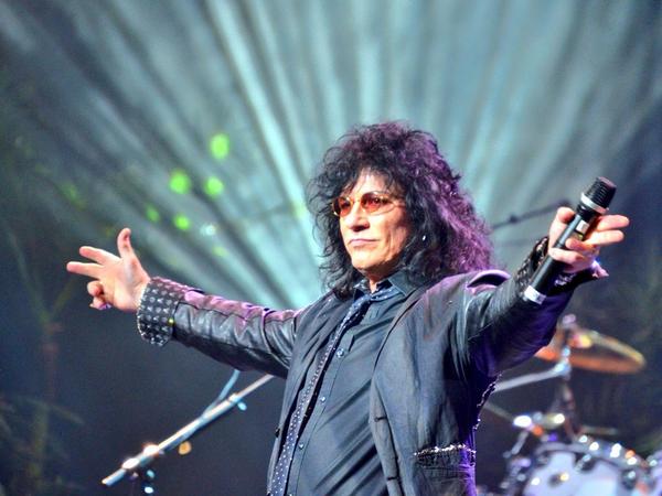 PaulShortino's tweet photo. #WhatWeThink determines what happens to us,so you want to change our lives,we need to stretch our minds.@Rock_Vault http://t.co/oXpfnXmK5X