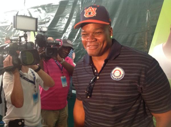 chuckwilliams's tweet photo. Big Hurt said War Damn Eagle as he ended his Hall of Fame news conference. #HOFWKND http://t.co/PCgNayUejw