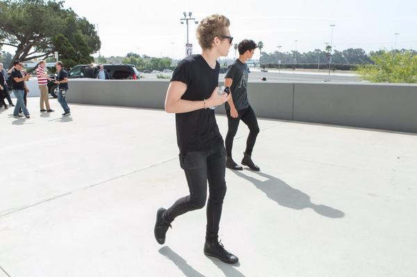 thekiaforum's tweet image. The guys have arrived at the #FabulousForum! #5SOSForum #5SOS @5SOS