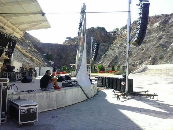 DerrapeRock's tweet photo. Ya estamos en el #AgachaRock listos para liarlaaa. Os esperamos en Los Santos de Maimona ;) http://t.co/681n3QndkA