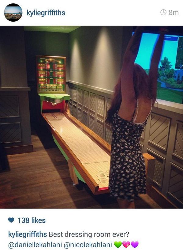 FiveSecsofInfos's tweet image. The boys' dressing room inside the Forum is like an arcade

via The Stylist from the boys