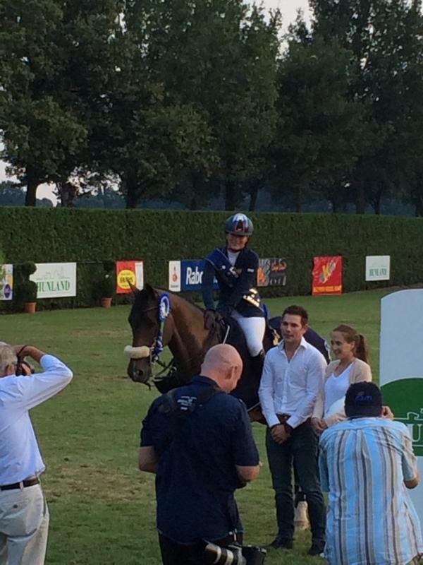 BartelsJeroen's tweet photo. Top dag #jumpingpeelenmaas met @jolandaaa . @jodyvg wint grote prijs #super http://t.co/cv4kbeKLpi