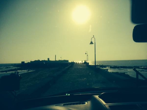 manuelcarrasco_'s tweet photo. Mi Cai, hoy te canto en el castillo de San Sebastián...allá vamos...la luz, el mar... http://t.co/UUqdOXxcGK