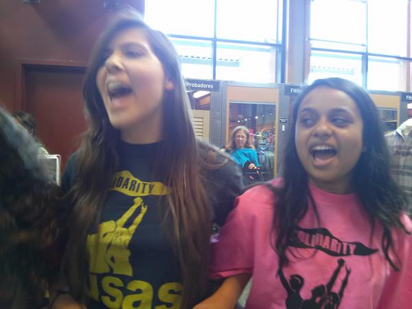 SouthAsiaLW's tweet image. #USAS members protesting factory conditions at #VF Corporation and #REI's suppliers in #Bangladesh (2)