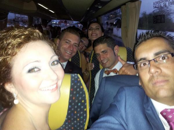 Josan_1982's tweet photo. En el bus a la boda d @Npsasjim y @jlgagosto1979. @Carmenhb1986 @Patricia_S_J @FJaSaavedra @RafaRSoriano @melisa_mgm http://t.co/JjUwoH6WxX