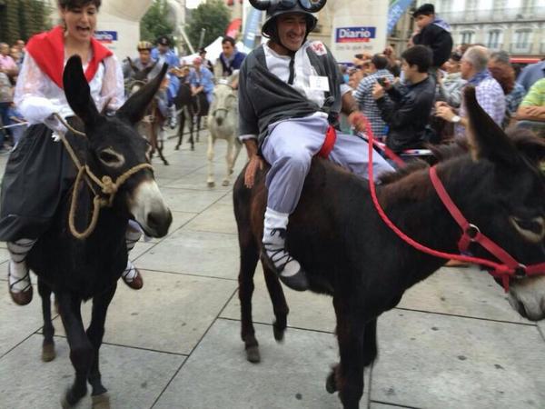CZintzarri's tweet photo. Carrera de Burros!!! Grande Elenita!!! Q buen rato!!!! http://t.co/Ac7gVEzw5N