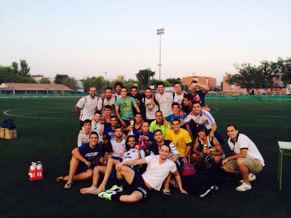 Este gran barrio se merecía un torneo así junto a gente tan especial <a href="/Localdecabrones/">Lokaldecabrones</a> y #gentuza  <a href="/fifabercialcup/">fifabercialcup2014</a>