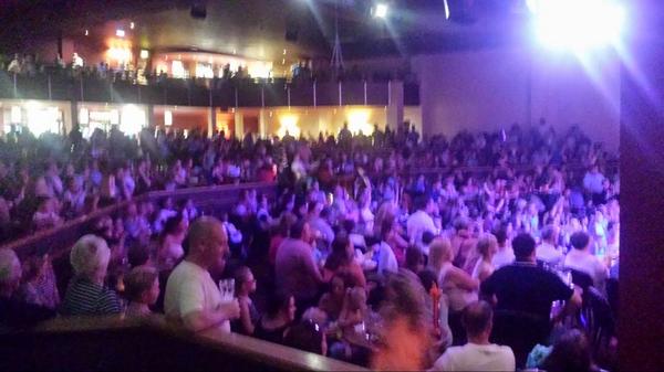 Christophersiso's tweet photo. @FunStarsGoLive #Primrosevalley showbar on a saturday.!!! Keith harris entertaining the masses http://t.co/j91KzvEBNc