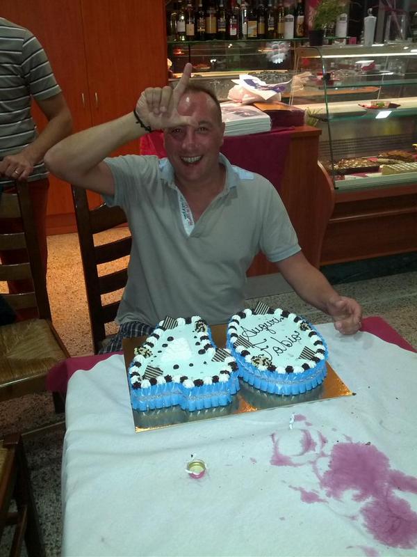 lucapatrian's tweet photo. @jaxofficial oh zio, ma sti auguri al tuo fan numero 1 di San Maurizio che ti segue dal 96 li facciamo?? Sono 40 zio! http://t.co/X2Og1rEso4