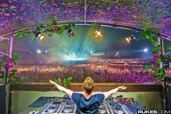 HARDWELL's tweet image. WOWWW TOMORROWLAND!!!!!