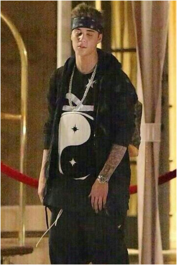 whenujustin's tweet photo. me at school 
#MTVHottest Justin Bieber  #BestFandom2014 Beliebers http://t.co/RgcMSHVHVh