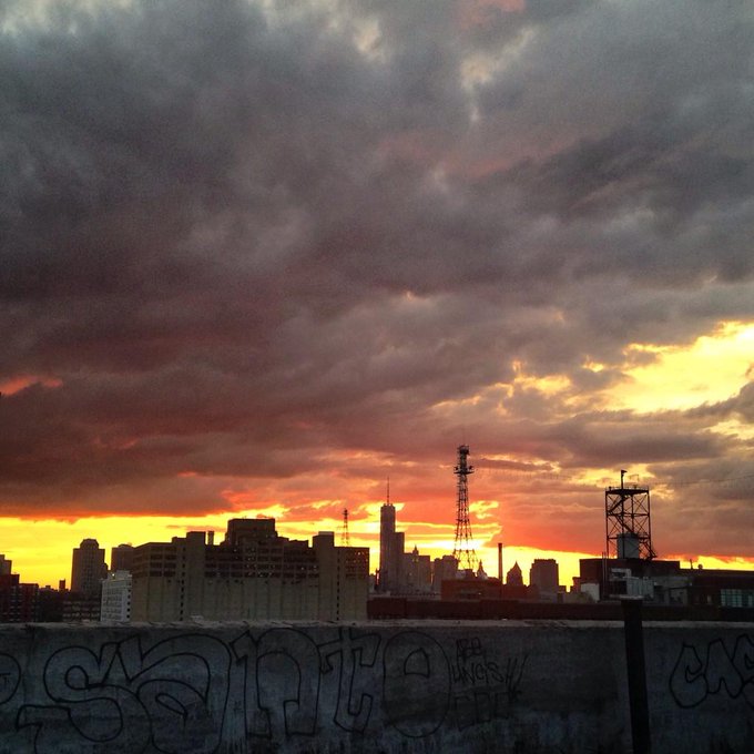 Sunset #nofilter #latergram #brooklyn http://t.co/CgAwQiEZNH<a href="/tag/nofilter"class="tags">#nofilter</a><a href="/tag/latergram"class="tags">#latergram</a><a href="/tag/brooklyn"class="tags">#brooklyn</a>