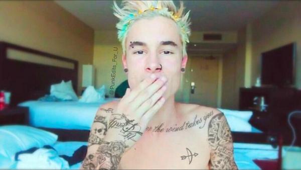CuteO2Lpics's tweet image. Punk Kian! 😍