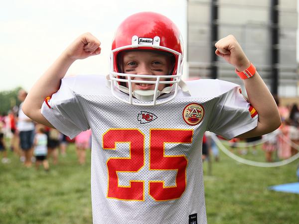 Chiefs's tweet photo. Thanks to everyone who came out for American Family Fun Day!

PHOTOS: http://t.co/VO3ewsoOVh http://t.co/ZV1XeqDVFm